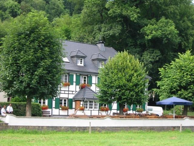 Wisskirchen Hotel & Restaurant Odenthal Exterior foto