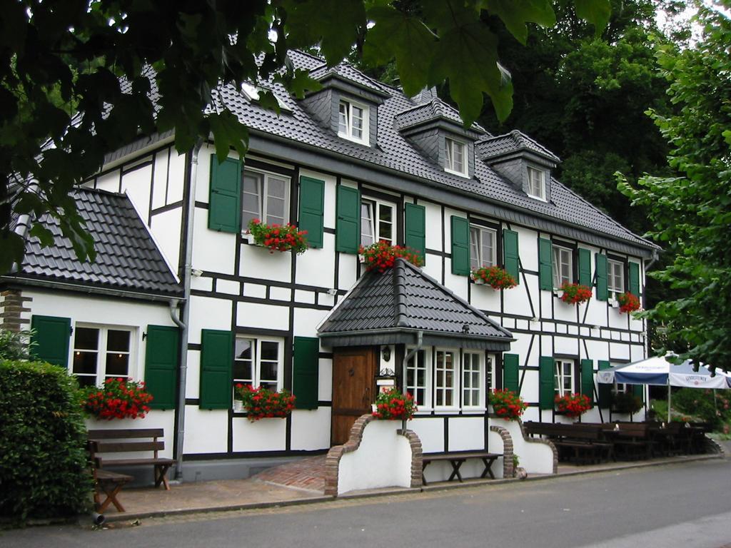 Wisskirchen Hotel & Restaurant Odenthal Exterior foto